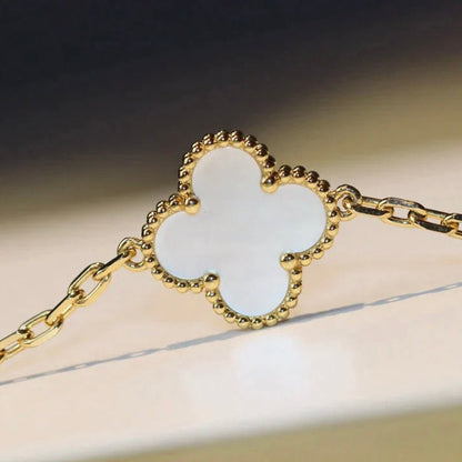 [LumiVibe]CLOVER 20 MOTIFS WHITE MOP NECKLACE