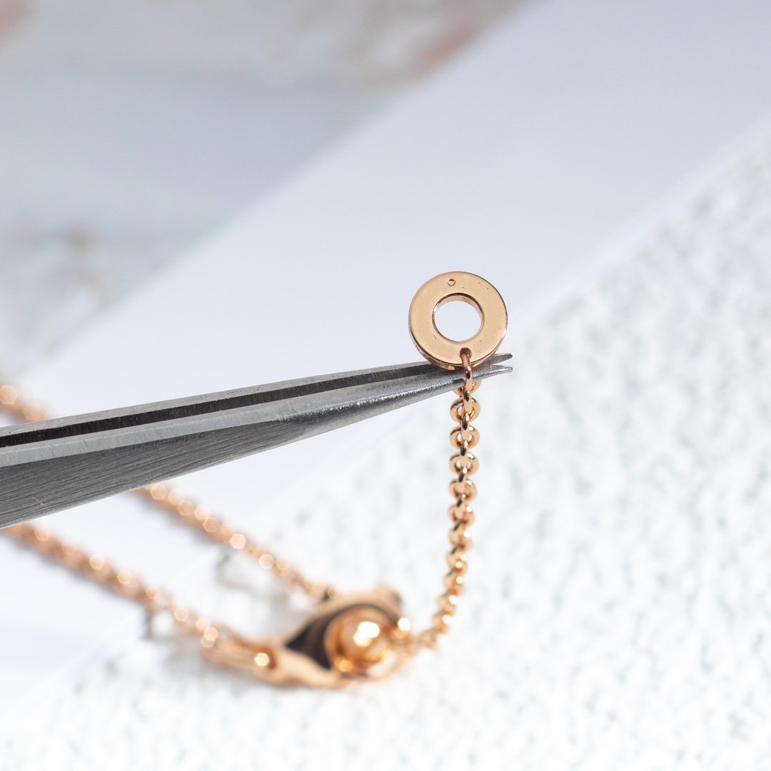 [LumiVibe]ZERO 1 WHITE CERAMIC PINK GOLD DIAMOND NECKLACE