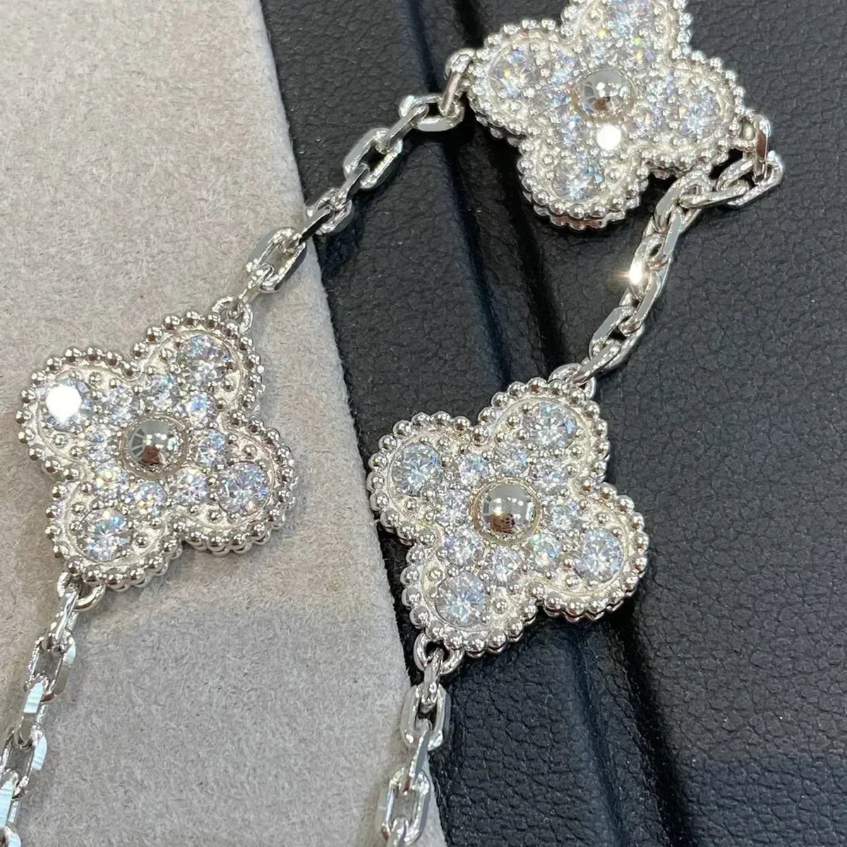 [LumiVibe] CLOVER 5 MOTIF FULL DIAMOND BRACELET COLLECTION