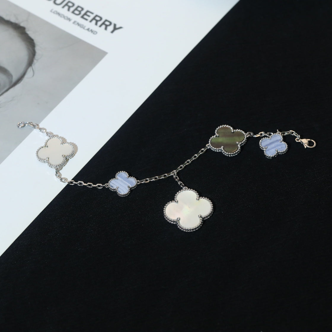 [LumiVibe]CLOVER BRACELET 5 MOTIFS MOP CHALCEDONY SILVER