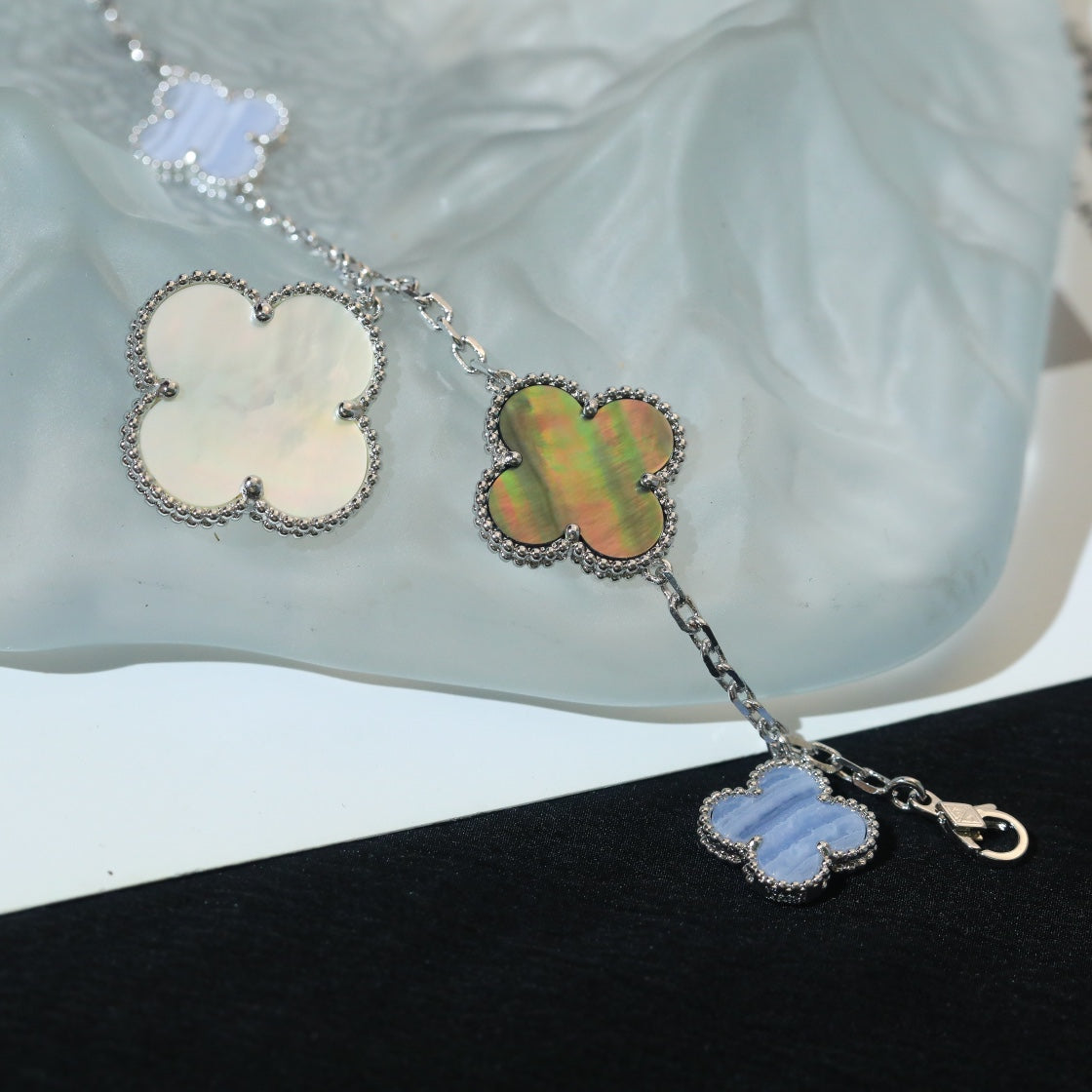 [LumiVibe]CLOVER BRACELET 5 MOTIFS MOP CHALCEDONY SILVER