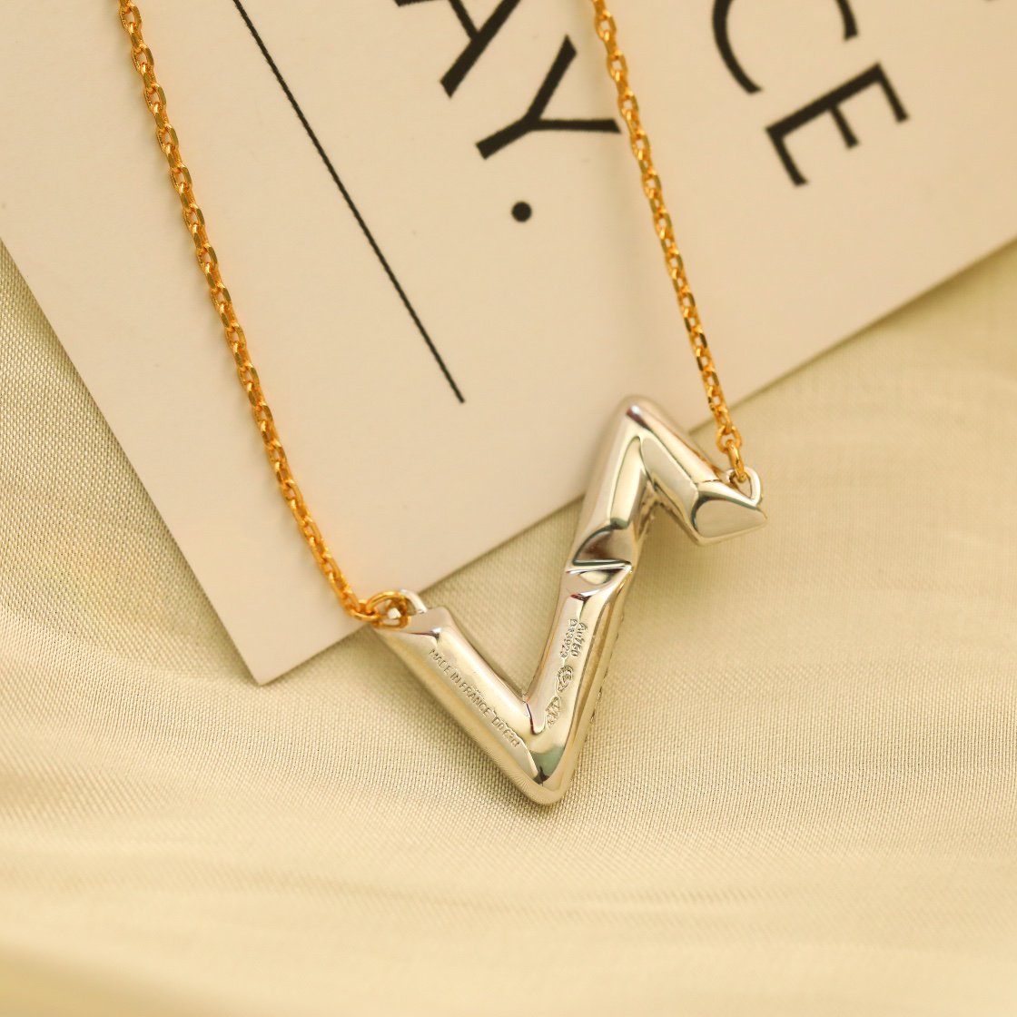 [LumiVibe]VOLT SILVER DIAMOND PEDANT NECKLACE