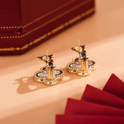[LumiVibe]CLOVER MEDIUM 1 MOTIFS  WHITE MOP STUD EARRINGS