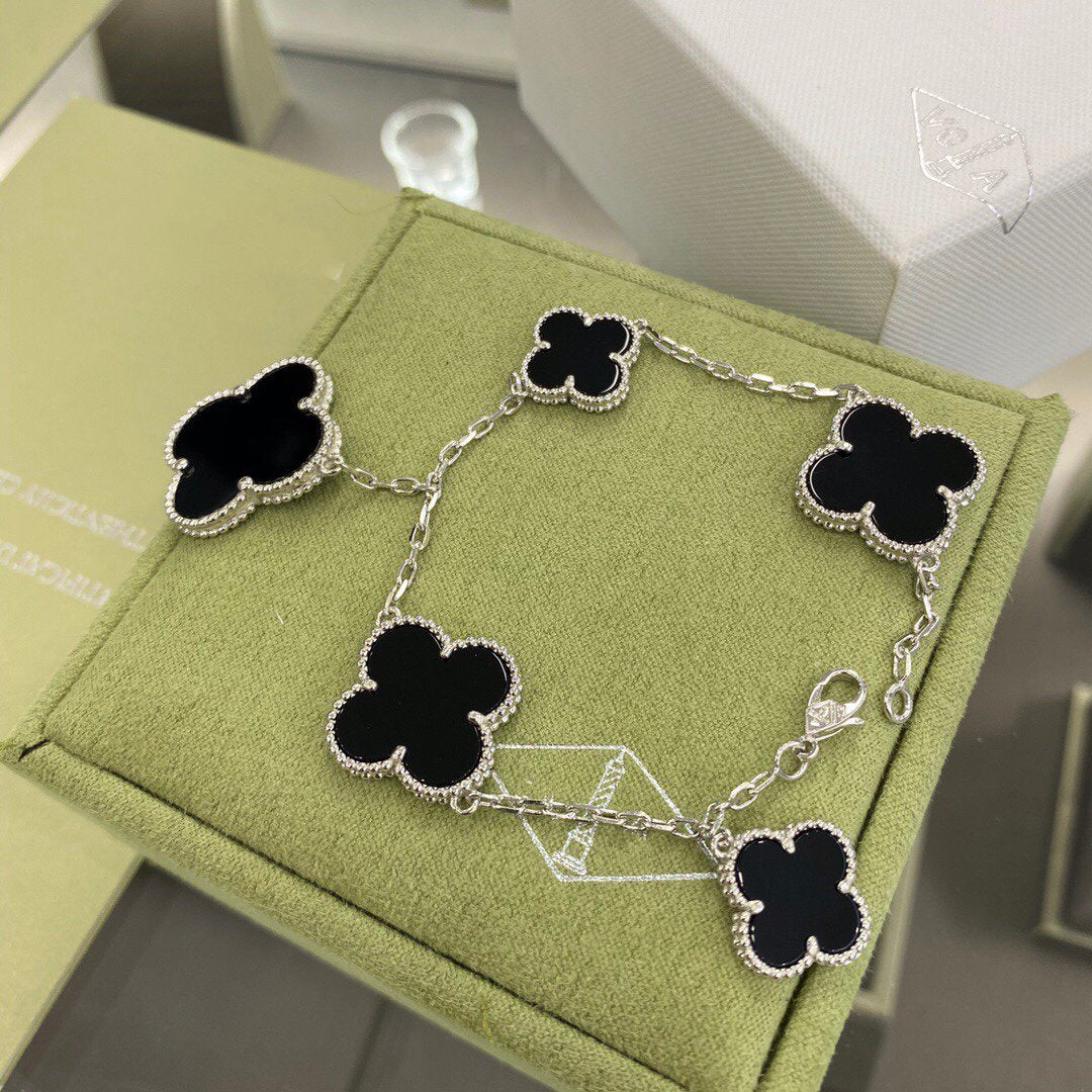 [LumiVibe]CLOVER 5 MOTIFS SIVLER ONYX BRACELET