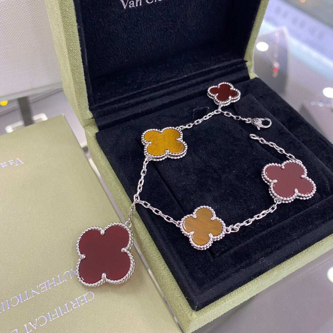 [LumiVibe]CLOVER 5 MOTIFS SIVLER CARNELIAN TIGER EYE BRACELET