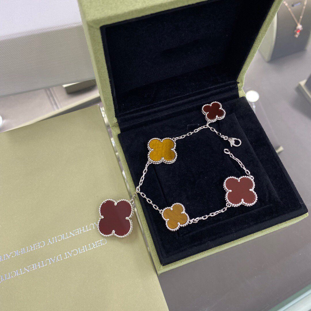 [LumiVibe]CLOVER 5 MOTIFS SIVLER CARNELIAN TIGER EYE BRACELET