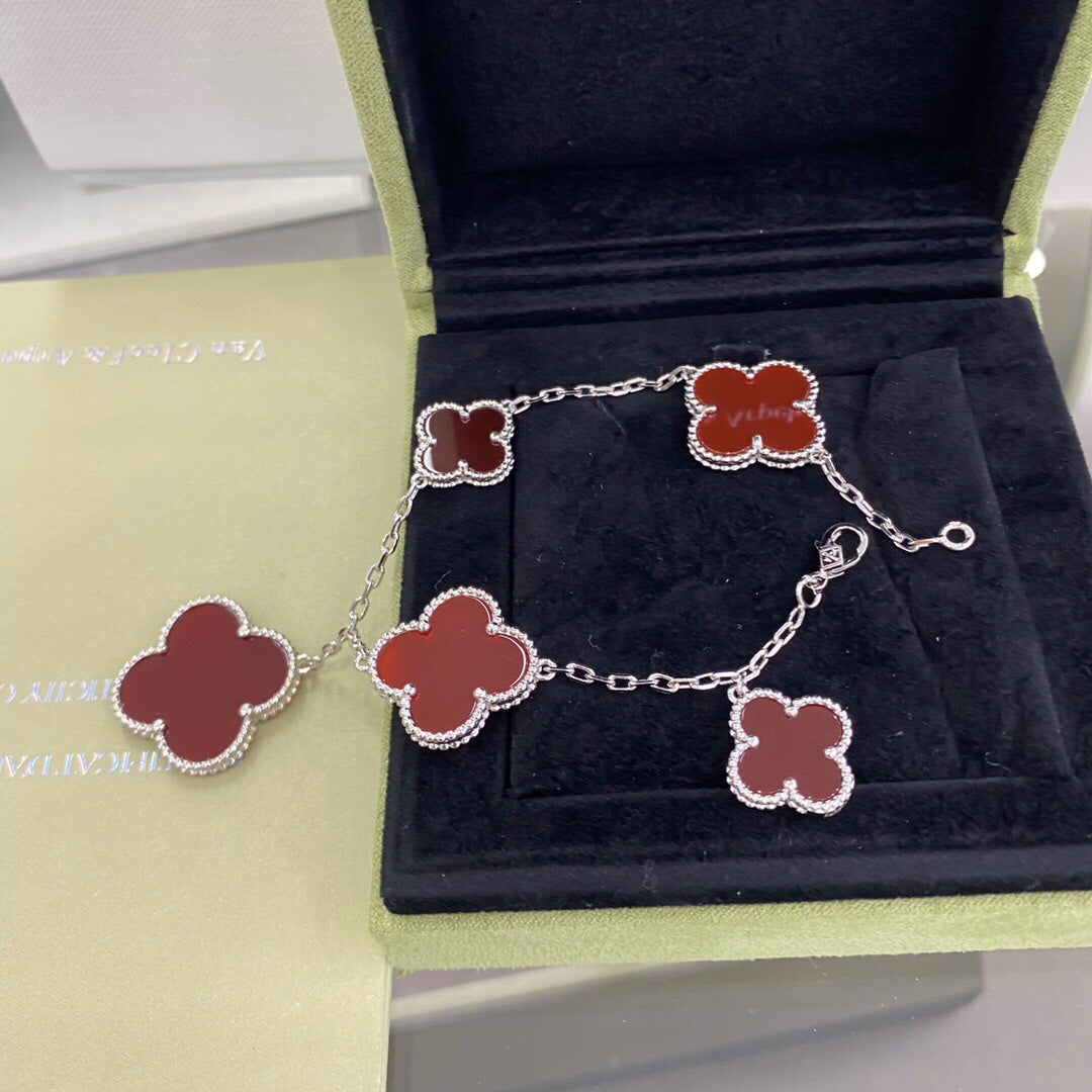 [LumiVibe]CLOVER 5 MOTIFS SIVLER CARNELIAN BRACELET