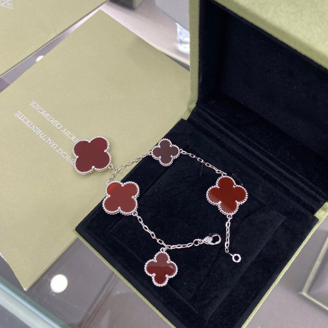 [LumiVibe]CLOVER 5 MOTIFS SIVLER CARNELIAN BRACELET