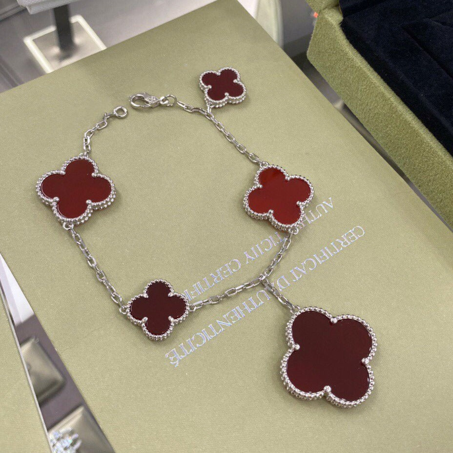 [LumiVibe]CLOVER 5 MOTIFS SIVLER CARNELIAN BRACELET