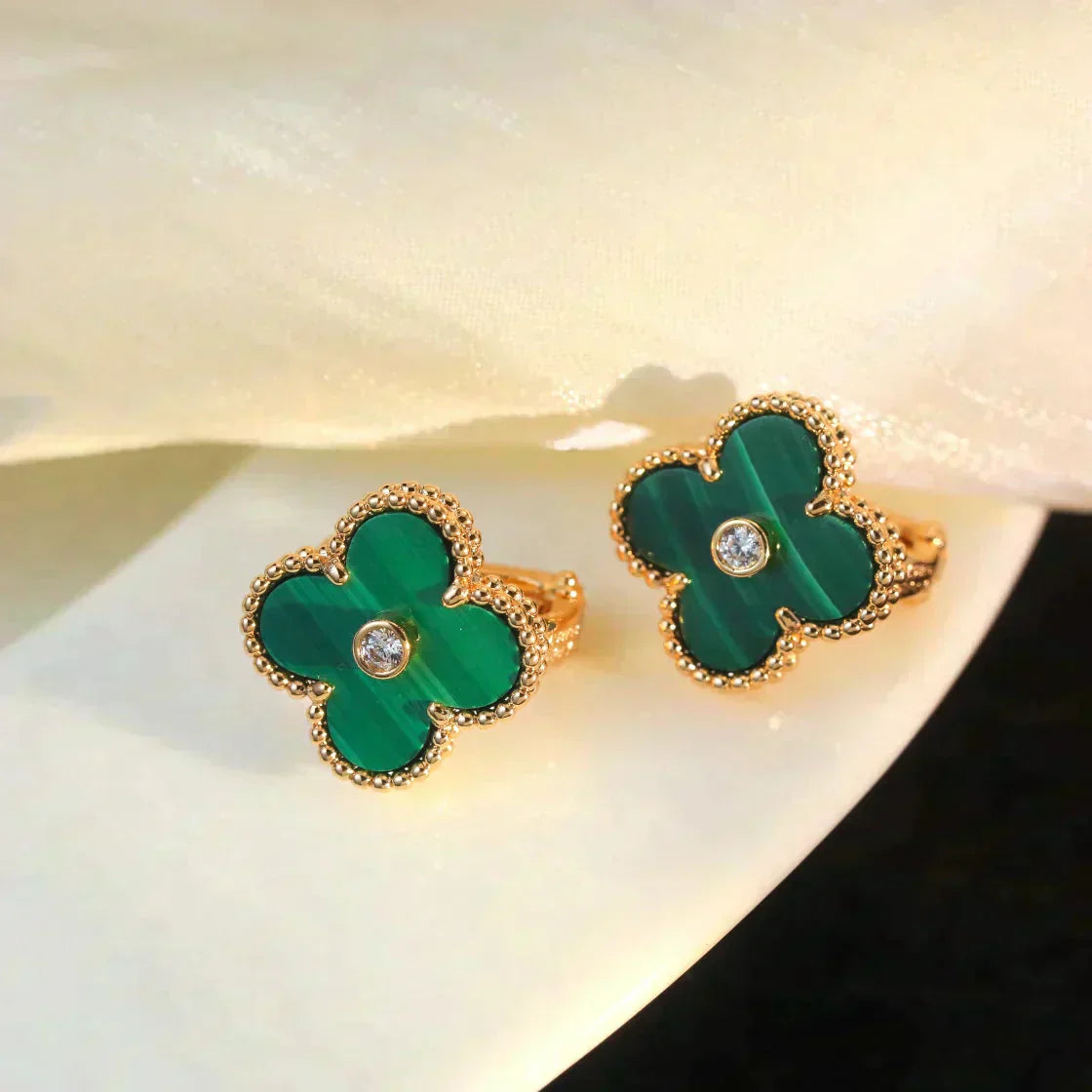 [LumiVibe]CLOVER MEDIUM 1 MOTIFS MALACHITE DIAMOND EARRINGS