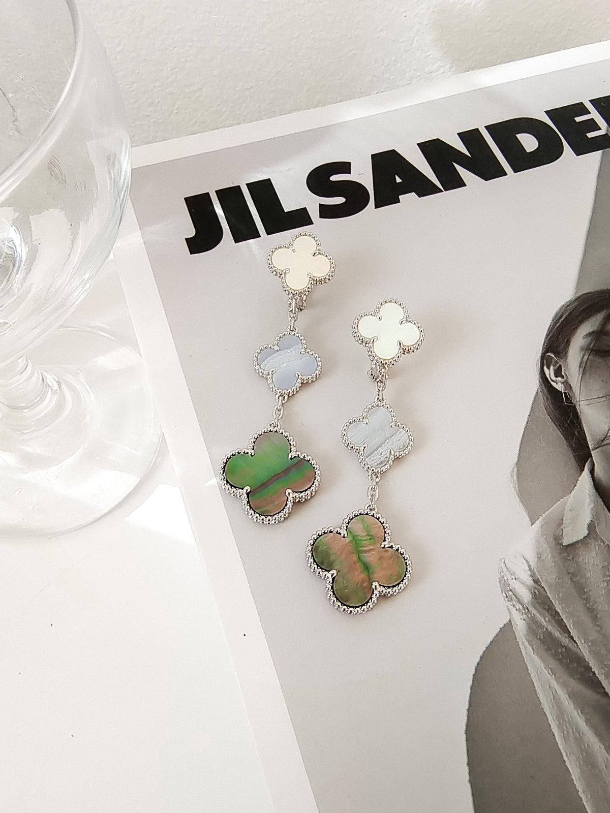 [LumiVibe]CLOVER 3 MOTIFS CHALCEDONY DARK MOP SILVER EARRINGS