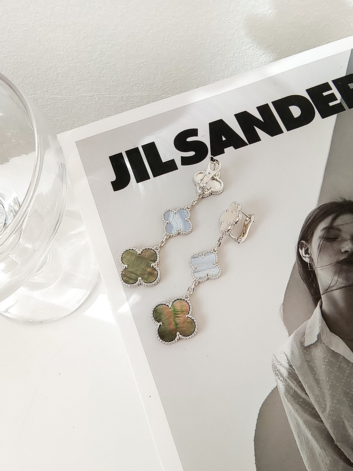 [LumiVibe]CLOVER 3 MOTIFS CHALCEDONY DARK MOP SILVER EARRINGS