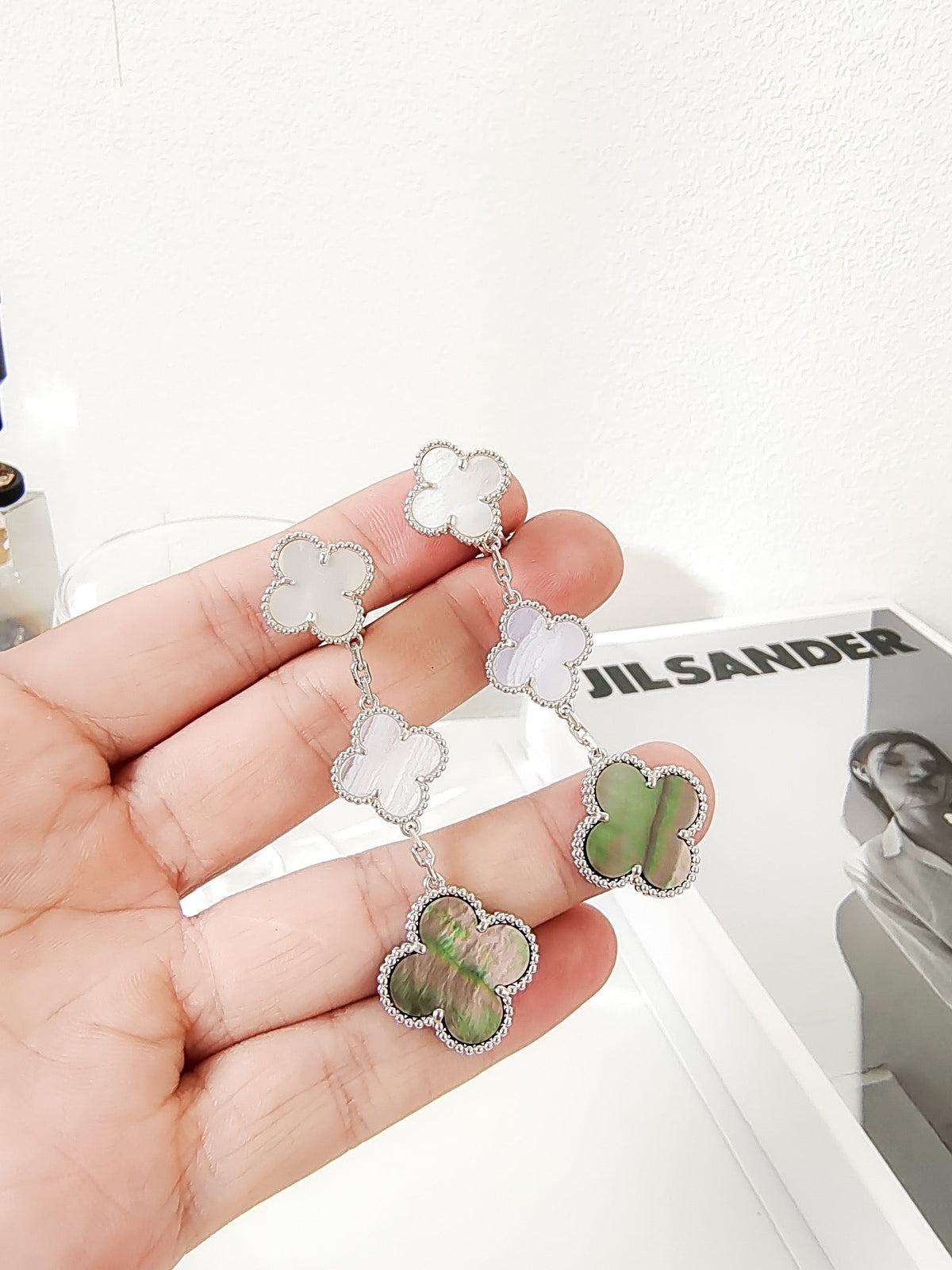 [LumiVibe]CLOVER 3 MOTIFS CHALCEDONY DARK MOP SILVER EARRINGS