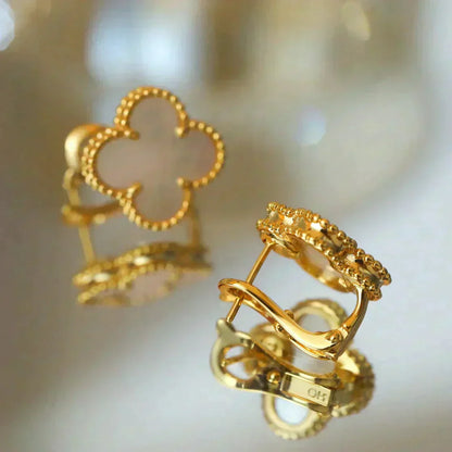 [LumiVibe]CLOVER MEDIUM 1 MOTIFS  WHITE MOP STUD EARRINGS