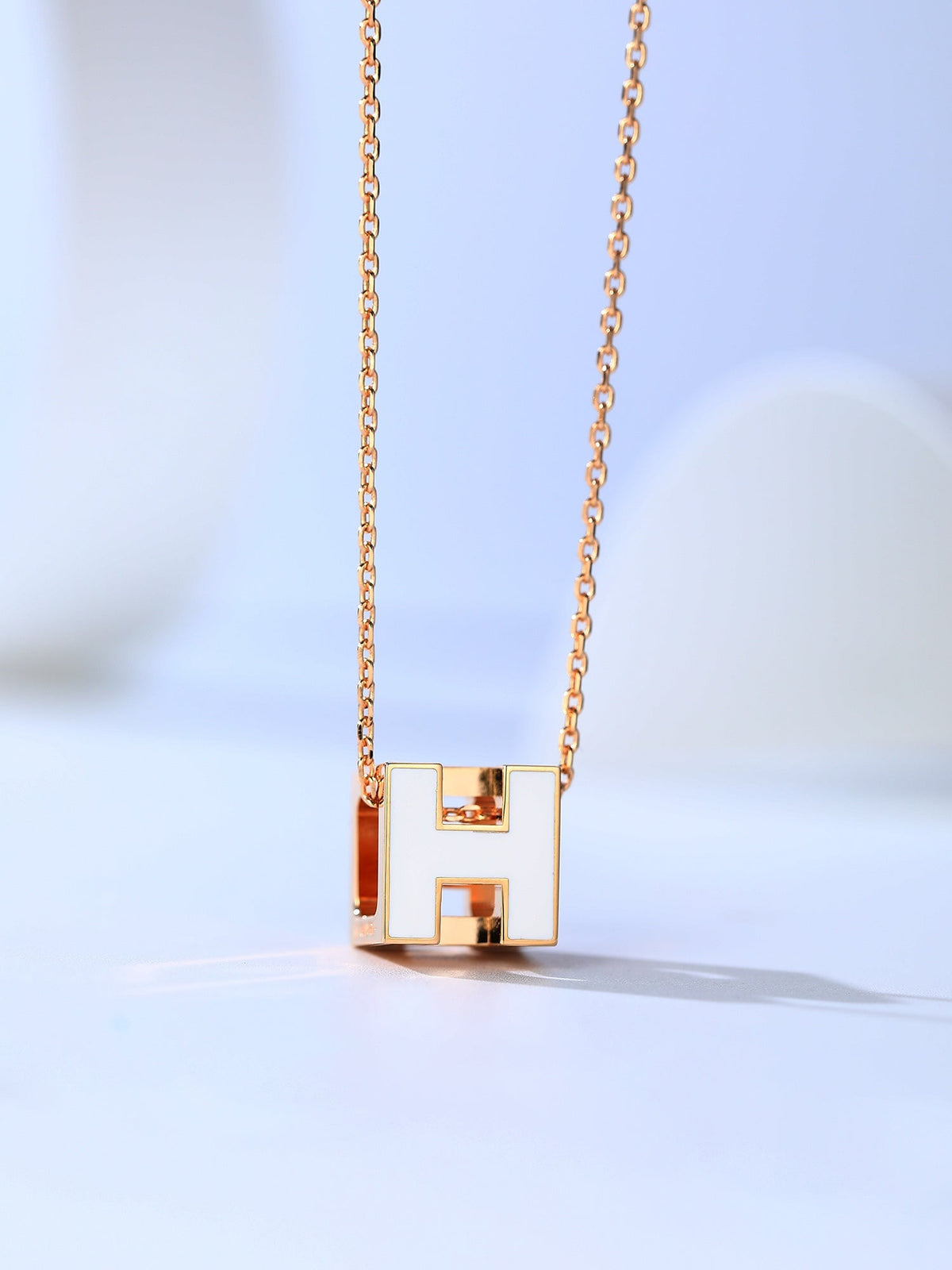 [LumiVibe]H CAGE PINK GOLD NECKLACE