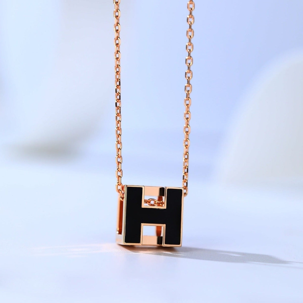 [LumiVibe]H CAGE PINK GOLD NECKLACE