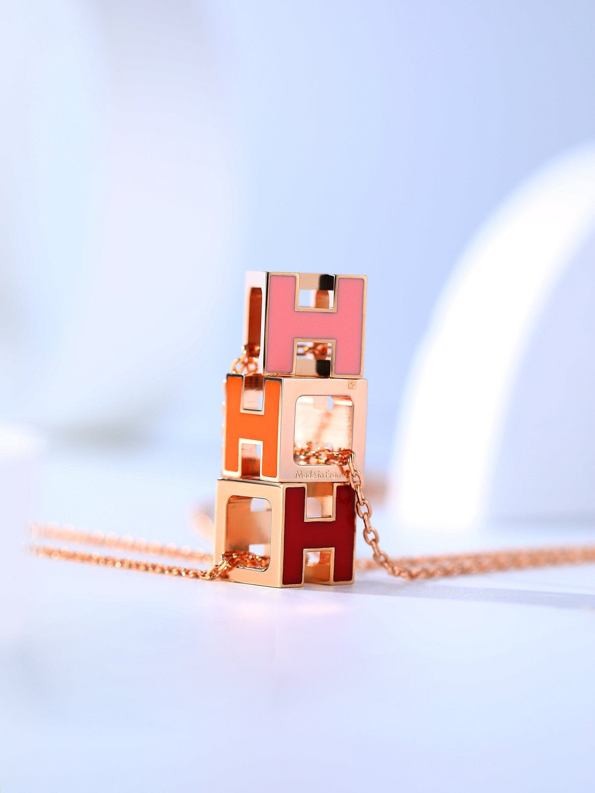 [LumiVibe]H CAGE PINK GOLD NECKLACE
