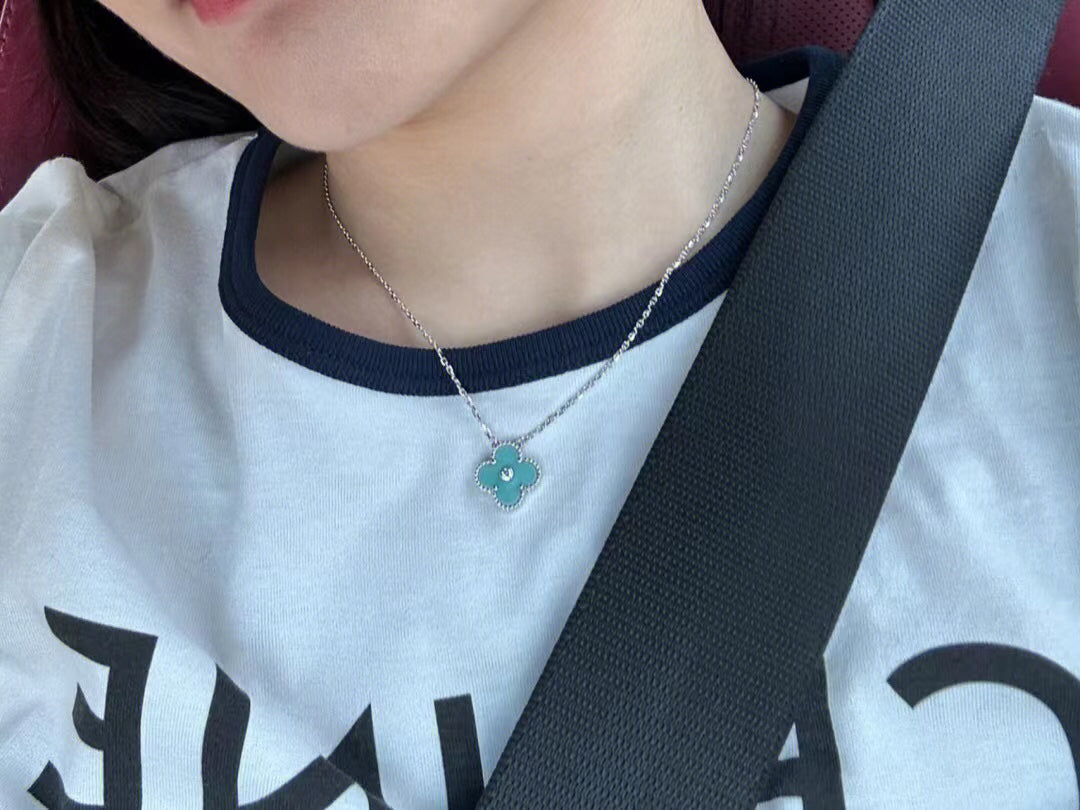 [LumiVibe]CLOVER 1 DIAMOND LIGHT BLUE SILVER NECKLACE