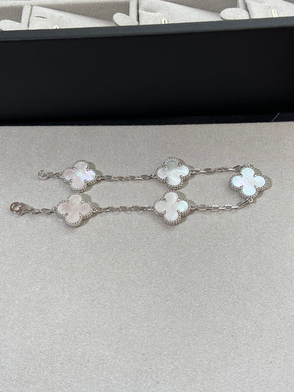 [LumiVibe]CLOVER WHITE PEARL MOP 5 MOTIF BRACELET COLLECTION