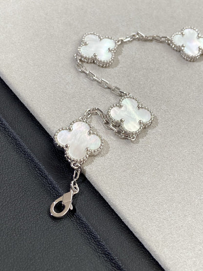 [LumiVibe]CLOVER WHITE PEARL MOP 5 MOTIF BRACELET COLLECTION