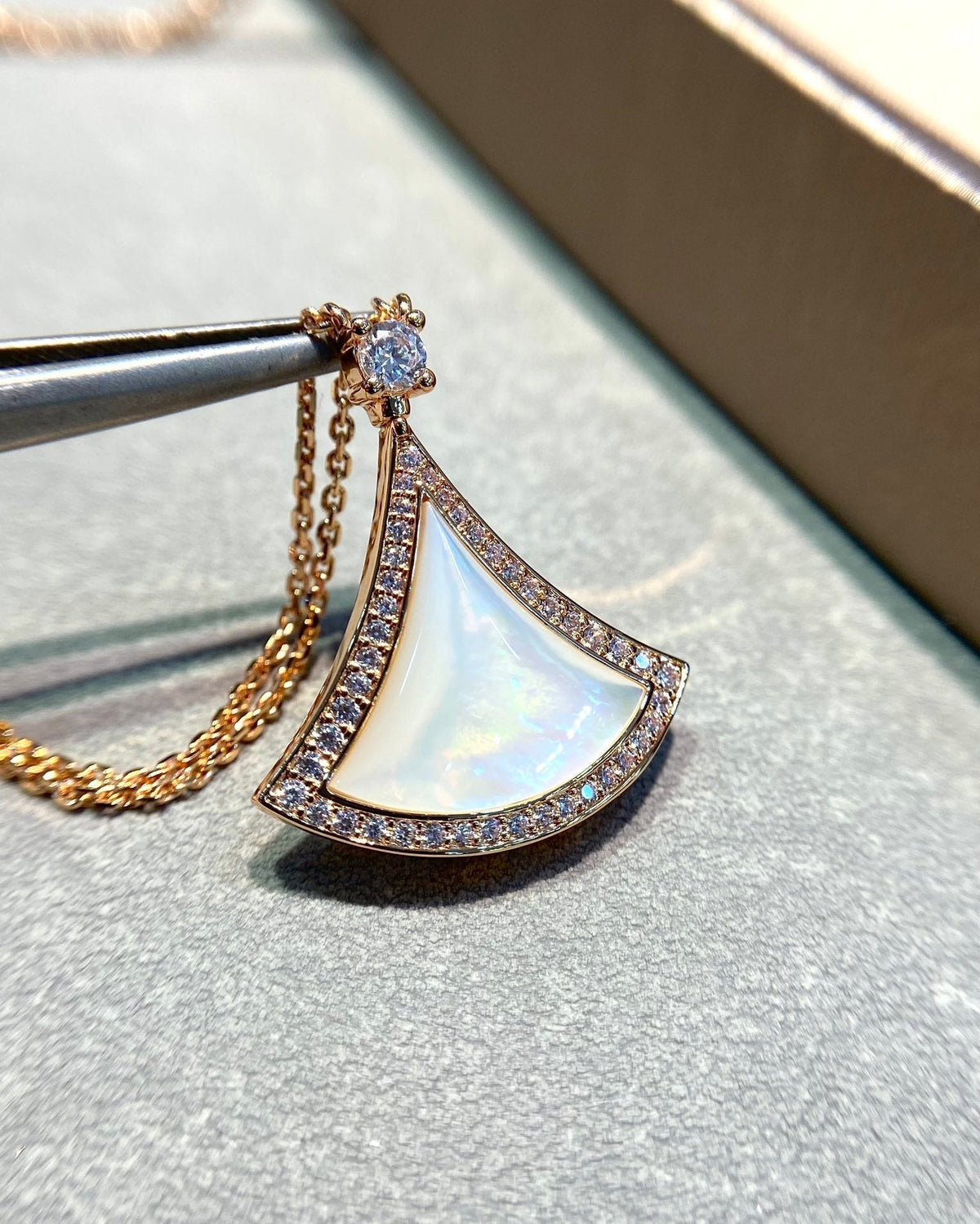 [LumiVibe]DREAM MOP DIAMOND PAVED PINK GOLD NECKLACE