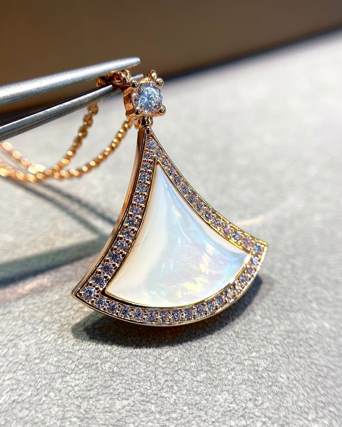 [LumiVibe]DREAM MOP DIAMOND PAVED PINK GOLD NECKLACE