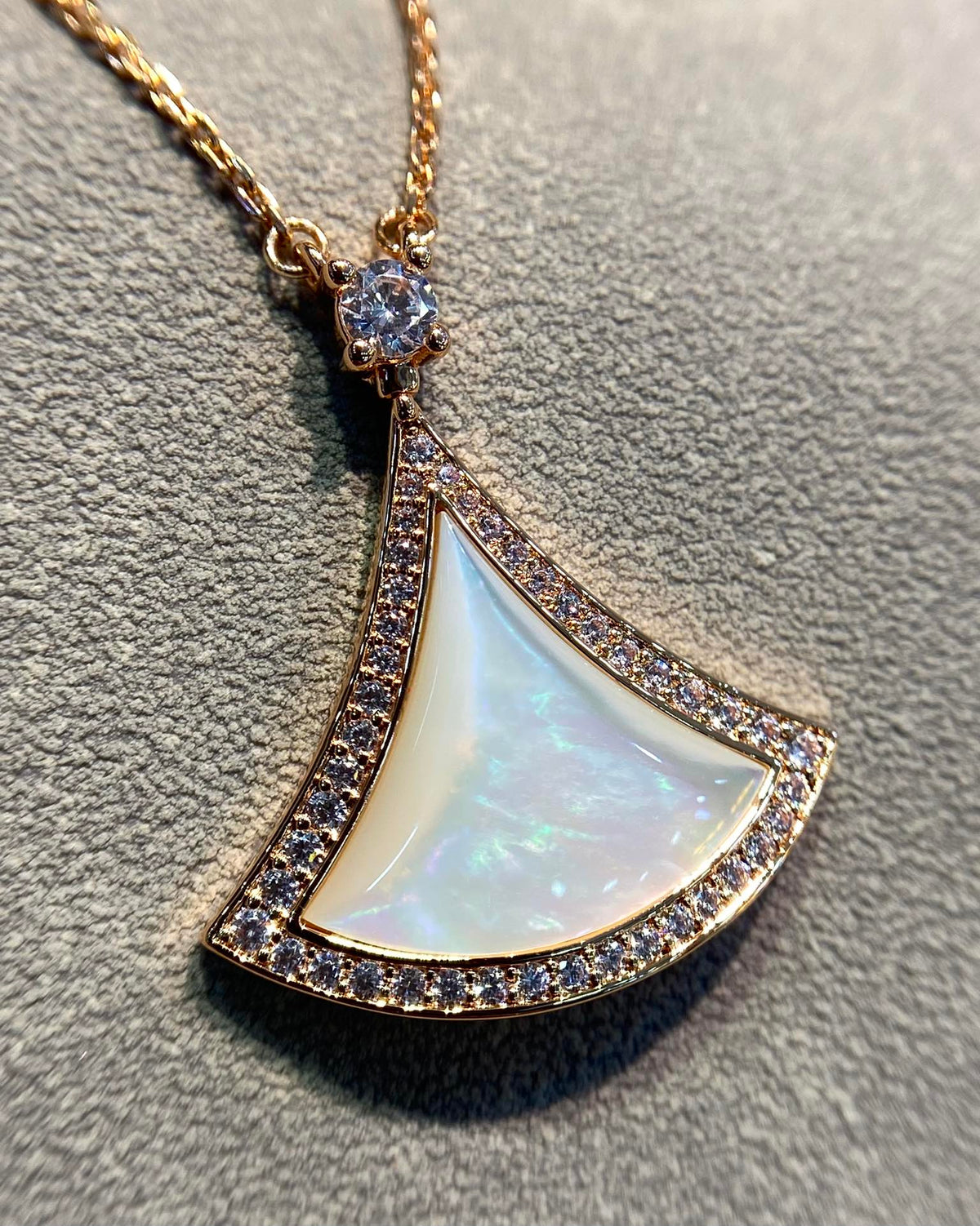 [LumiVibe]DREAM MOP DIAMOND PAVED PINK GOLD NECKLACE