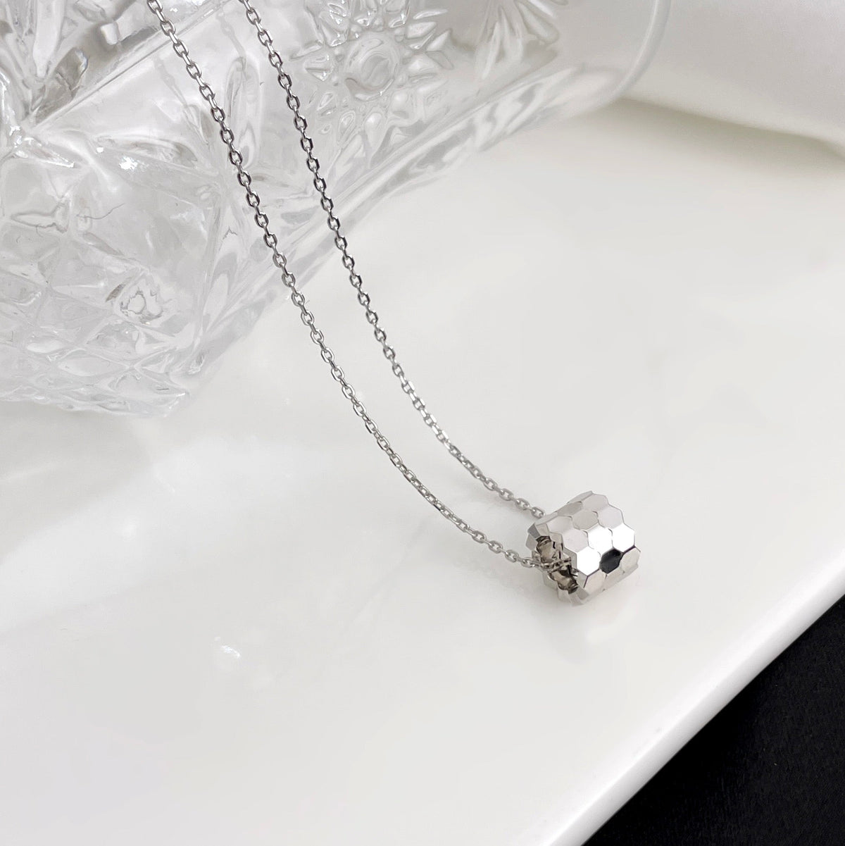[LumiVibe]BEE MINI NECKLACE