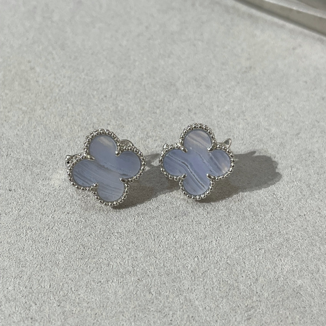[LumiVibe]CLOVER CHALCEDONY SILVER STUD EARRINGS