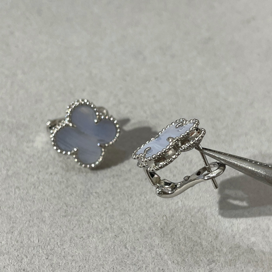[LumiVibe]CLOVER CHALCEDONY SILVER STUD EARRINGS