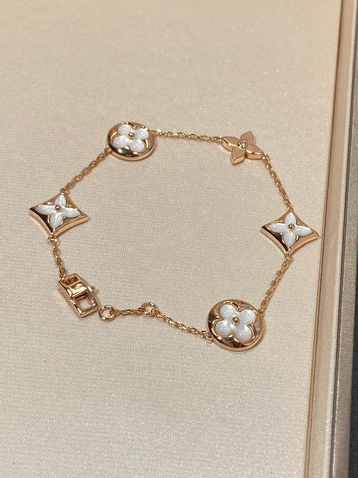 [LumiVibe]STAR AND SUN 5 MOTIF MOP PINK GOLD BRACELET