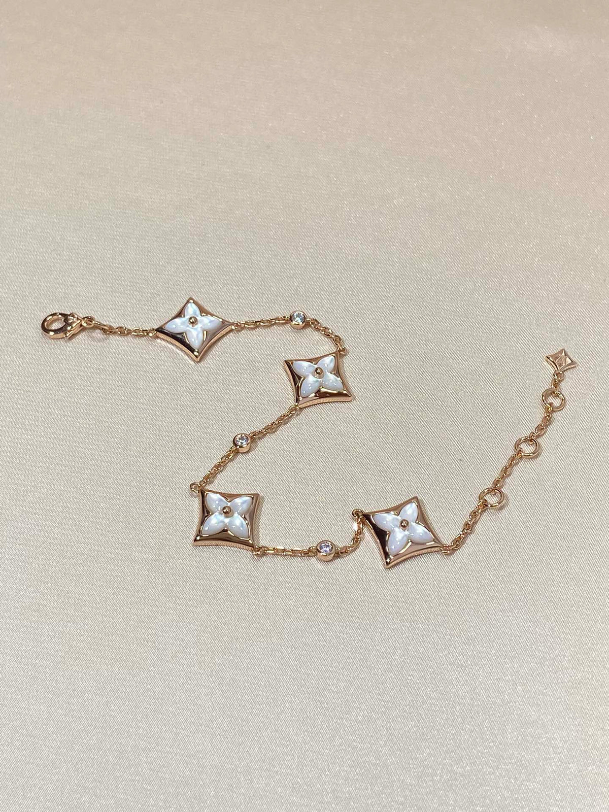 [LumiVibe]STAR 4 MOTIF MOP DIAMOND PINK GOLD BRACELET