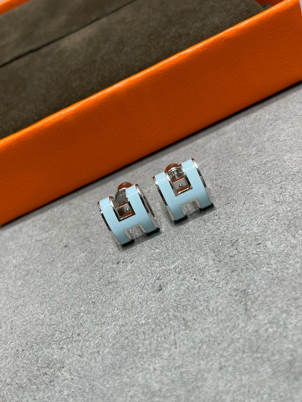 [LumiVibe]POP H SKY BLUE STUD EARRINGS