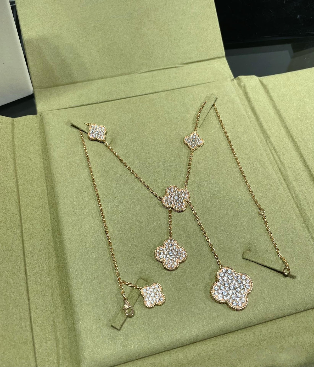 [LumiVibe]CLOVER 6 MOTIF DIAMOND PAVED NECKLACE