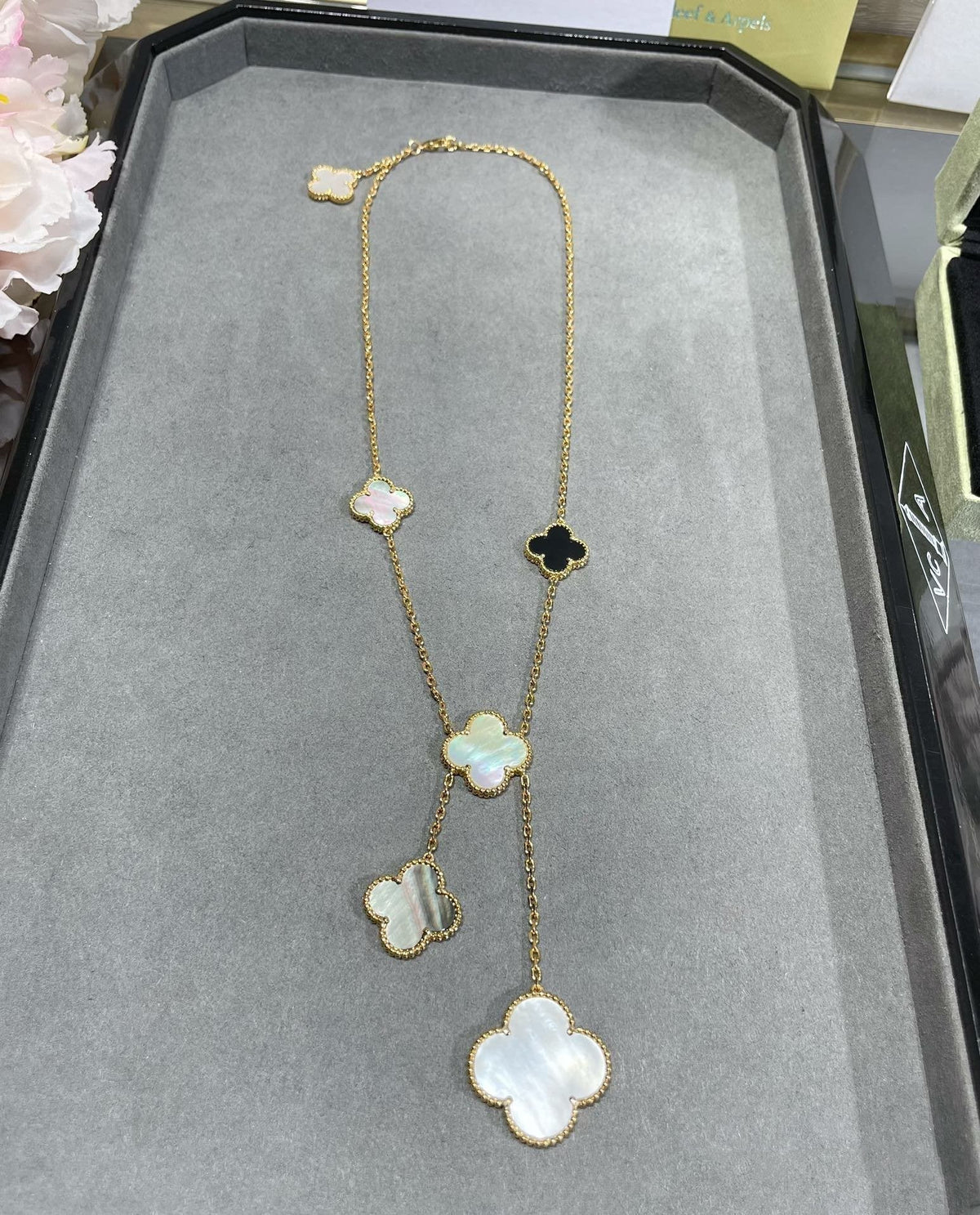 [LumiVibe]CLOVER 6 MOTIF MOP ONYX GOLD NECKLACE