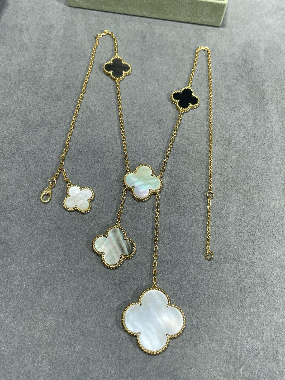 [LumiVibe]CLOVER 6 MOTIF MOP ONYX GOLD NECKLACE