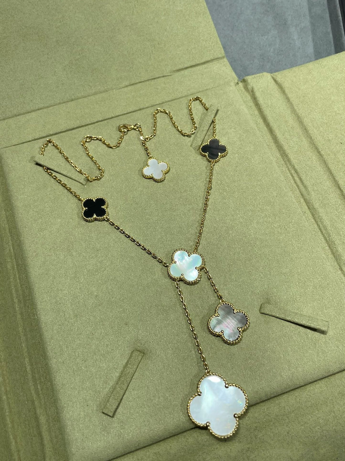 [LumiVibe]CLOVER 6 MOTIF MOP ONYX GOLD NECKLACE