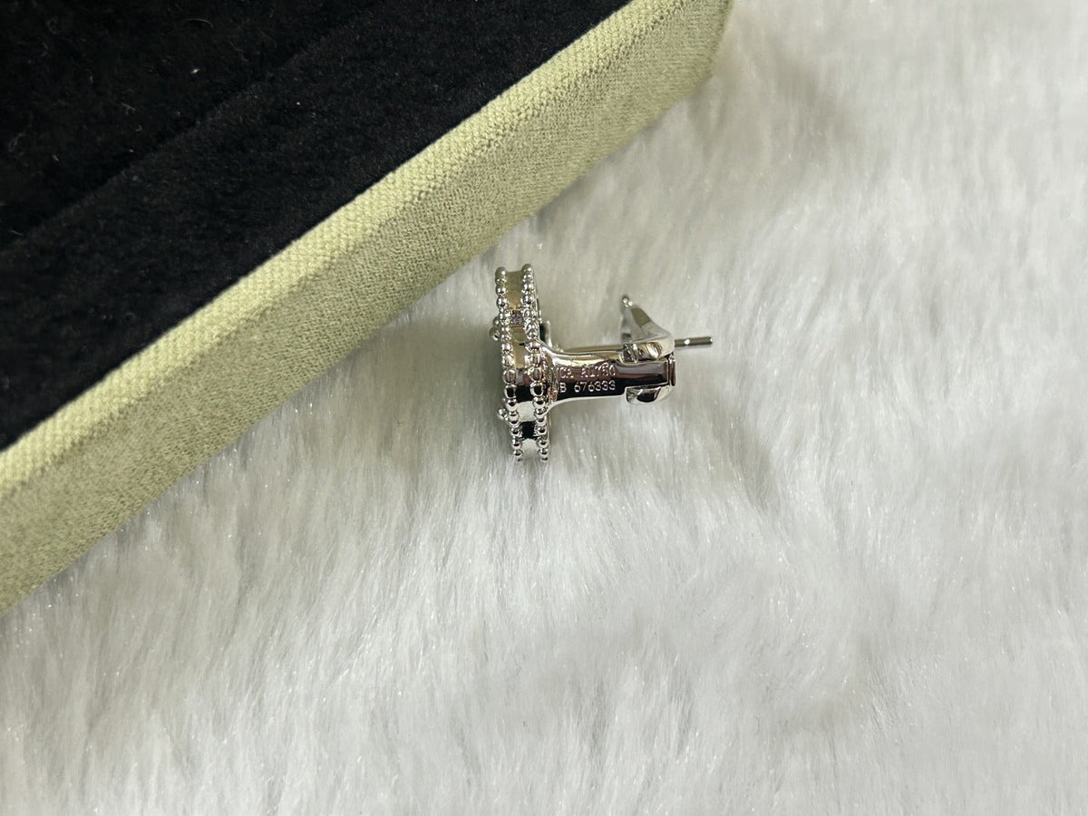 [LumiVibe]CLOVER PIETERSITE MEDIUM STUD EARRINGS
