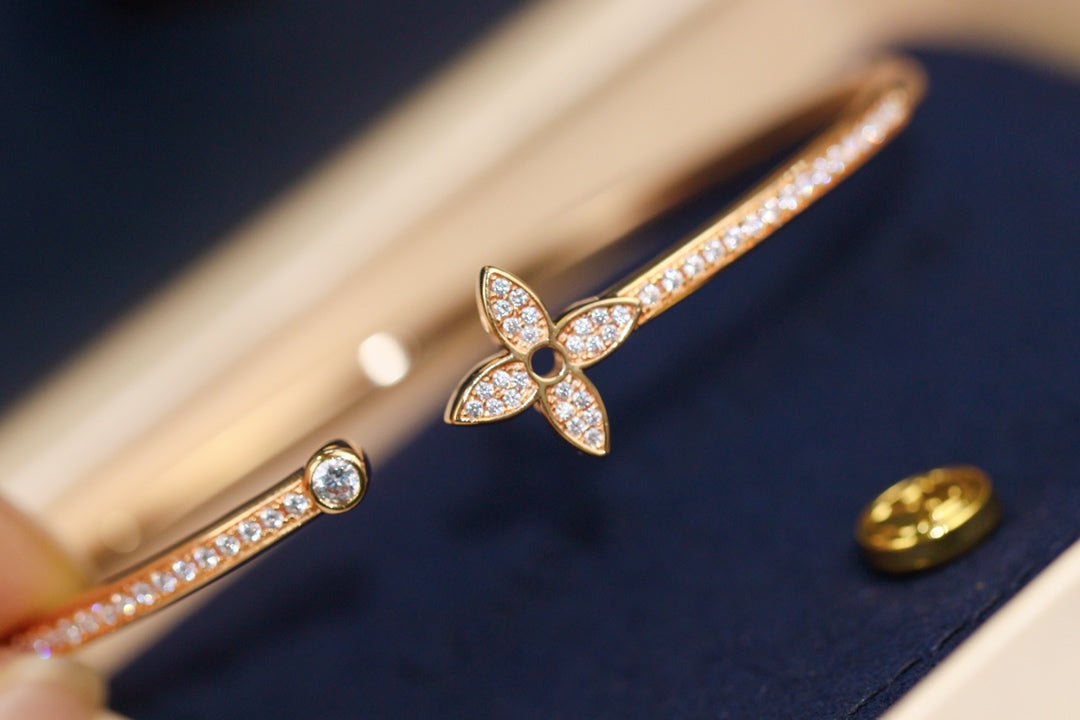 [LumiVibe]IDYLLE PINK GOLD OPEN BRACELET DIAMOND PAVED