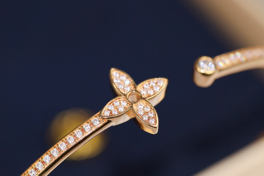 [LumiVibe]IDYLLE PINK GOLD OPEN BRACELET DIAMOND PAVED