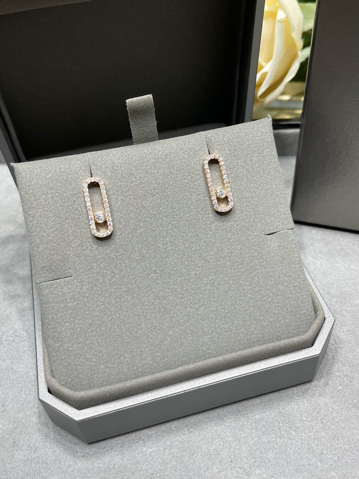 [LumiVibe]MOVE UNO STUD DIAMOND PAVED EARRINGS