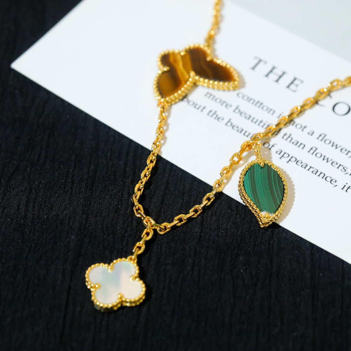 [LumiVibe]LUCKY SPRING 5 MOTIF GOLD BRACELET