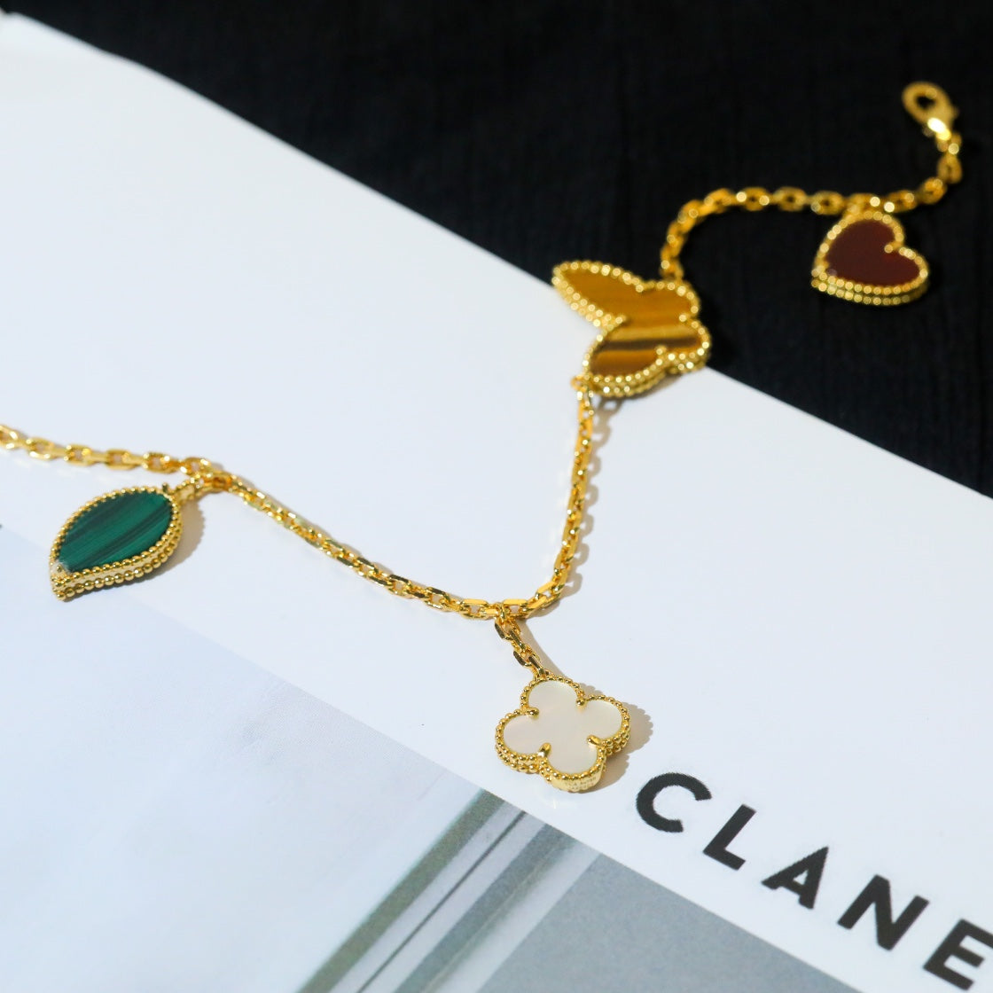 [LumiVibe]LUCKY SPRING 5 MOTIF GOLD BRACELET
