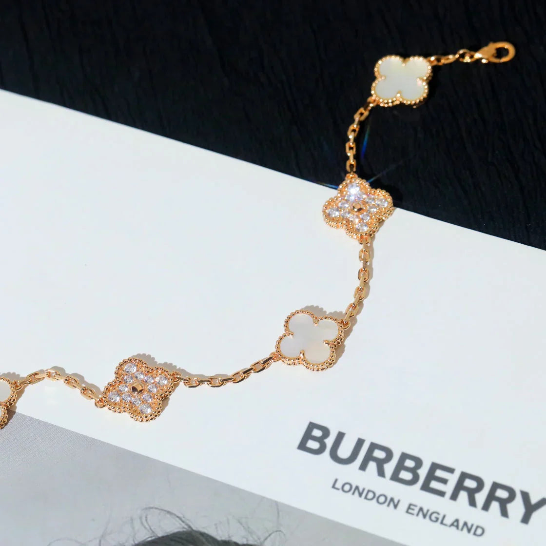 [LumiVibe]CLOVER WHITE PEARL MOP 5 MOTIF BRACELET COLLECTION