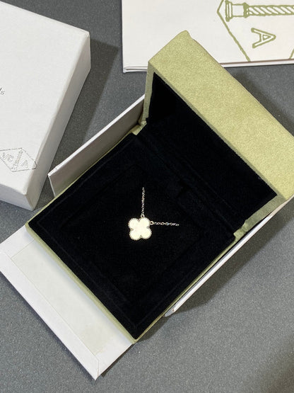 [LumiVibe]CLOVER MEDIUM SILVER WHITE MOP NECKLACE