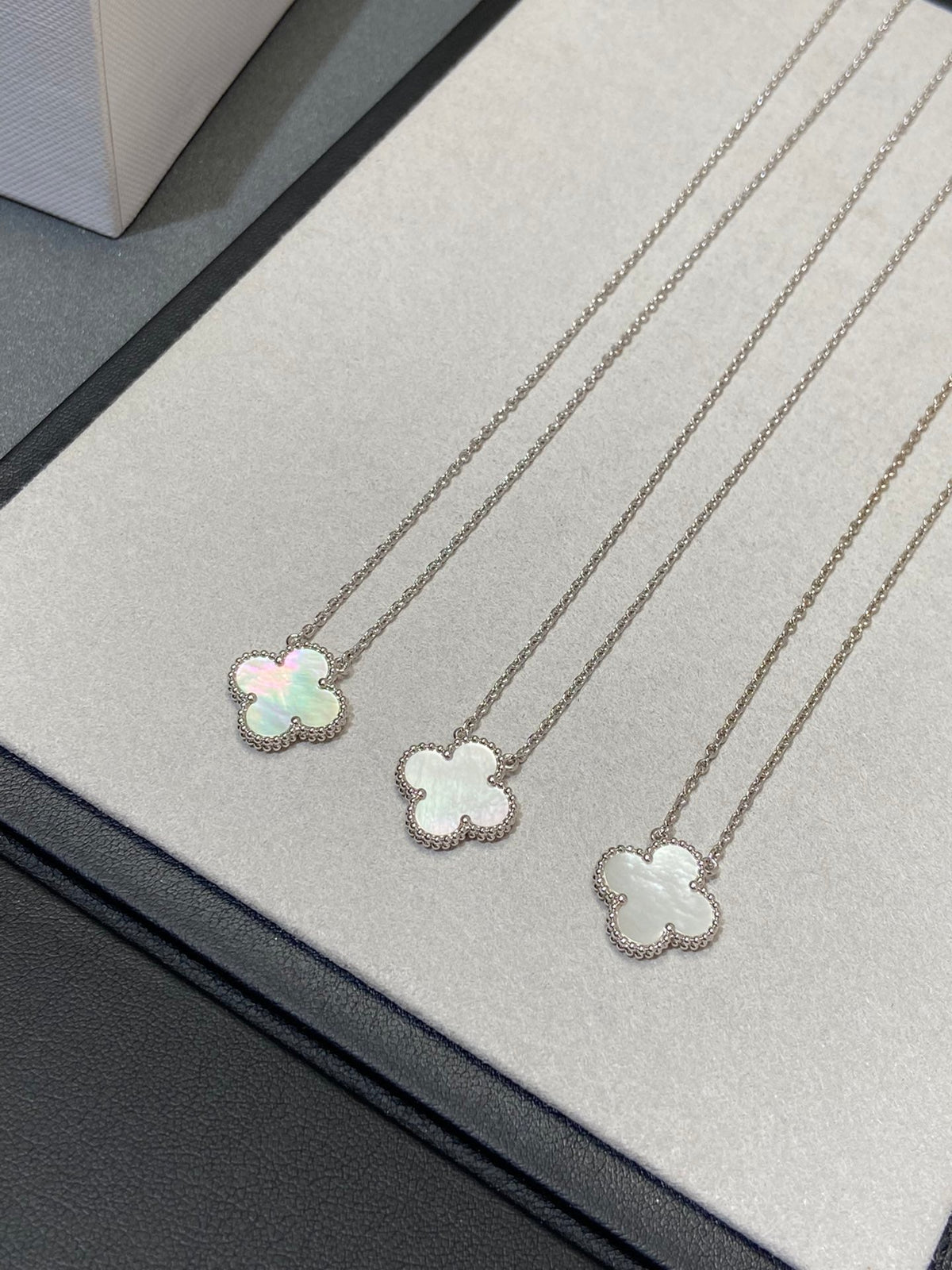 [LumiVibe]CLOVER MEDIUM SILVER WHITE MOP NECKLACE