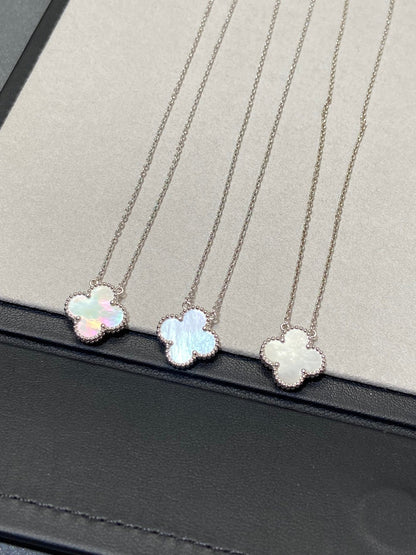 [LumiVibe]CLOVER MEDIUM SILVER WHITE MOP NECKLACE
