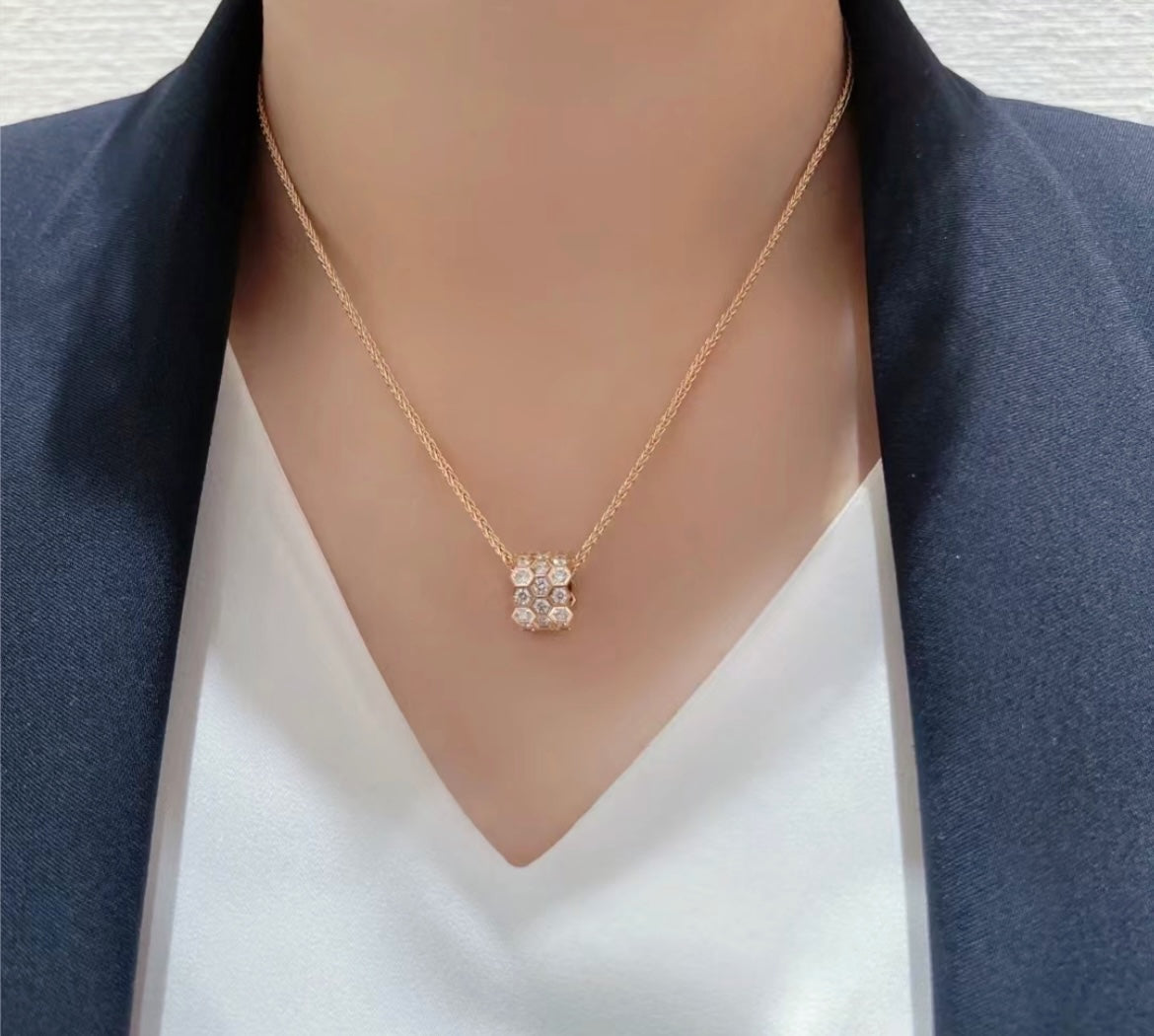 [LumiVibe]BEE LOVE DIAMOND PAVED 3 ROW NECKLACE