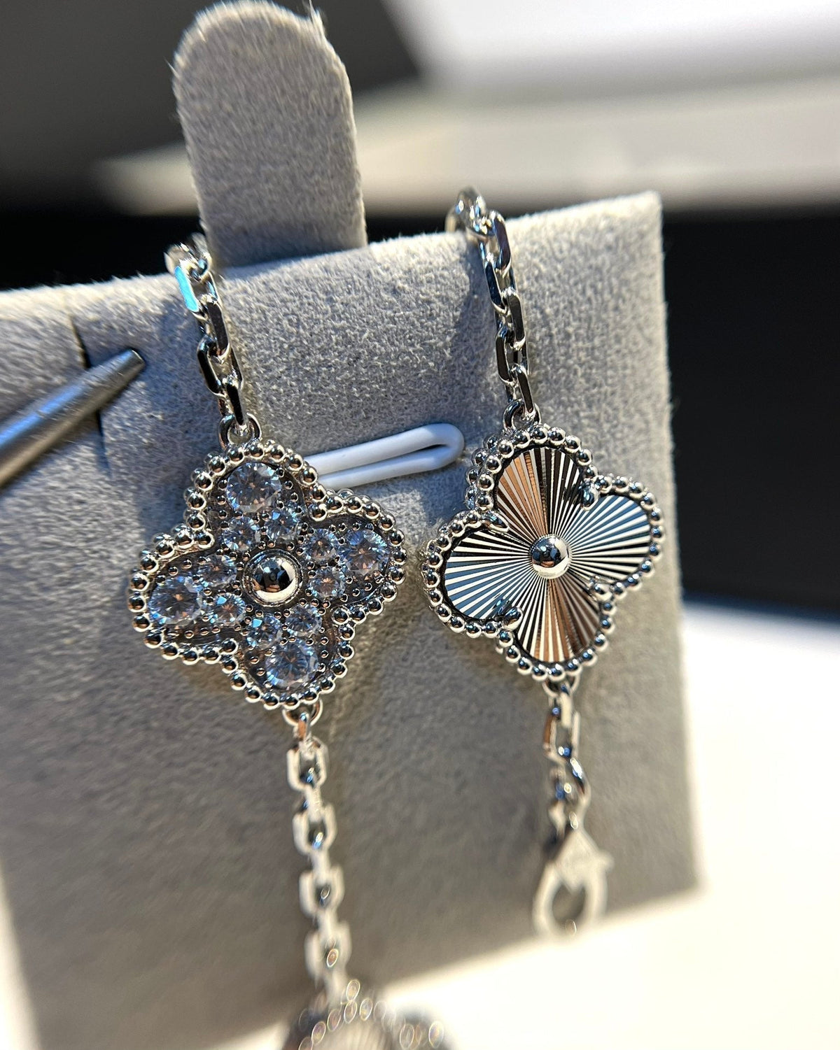 [LumiVibe] CLOVER 5 MOTIF LASER BRACELET COLLECTION