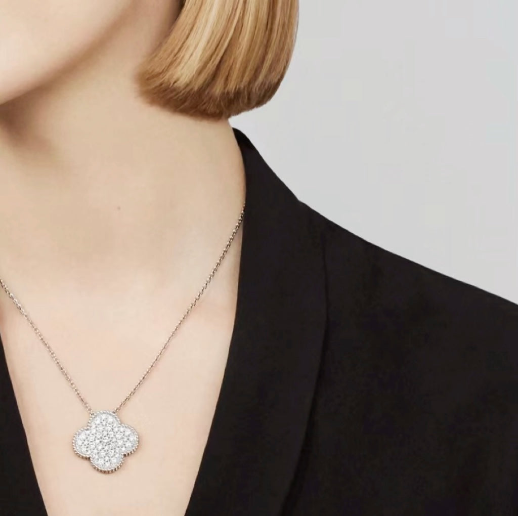 [LumiVibe]CLOVER 25MM LARGE PENDANT DIAMOND PAVED SILVER NECKLACE